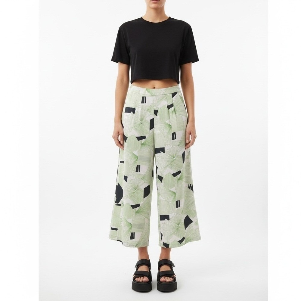 ASTR The Label GreenBlack Abstract Print Culottes High Waist Pleated Pant Medium